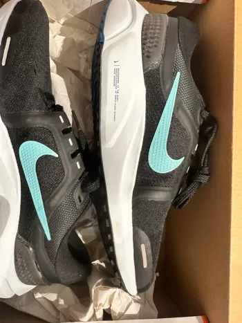 Tweedehands Nike Air Zoom Vomero 16 bike — afbeelding 3 van 6