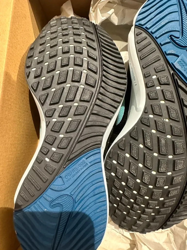Tweedehands Nike Air Zoom Vomero 16 bike — afbeelding 2 van 6