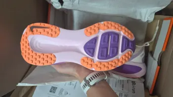 Tweedehands Nike Vomero 18 bike — afbeelding 2 van 6