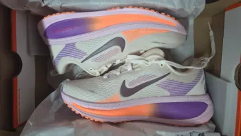 Tweedehands Nike Vomero 18 bike — afbeelding 1 van 6