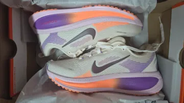 Used Nike Vomero 18 Running Shoes