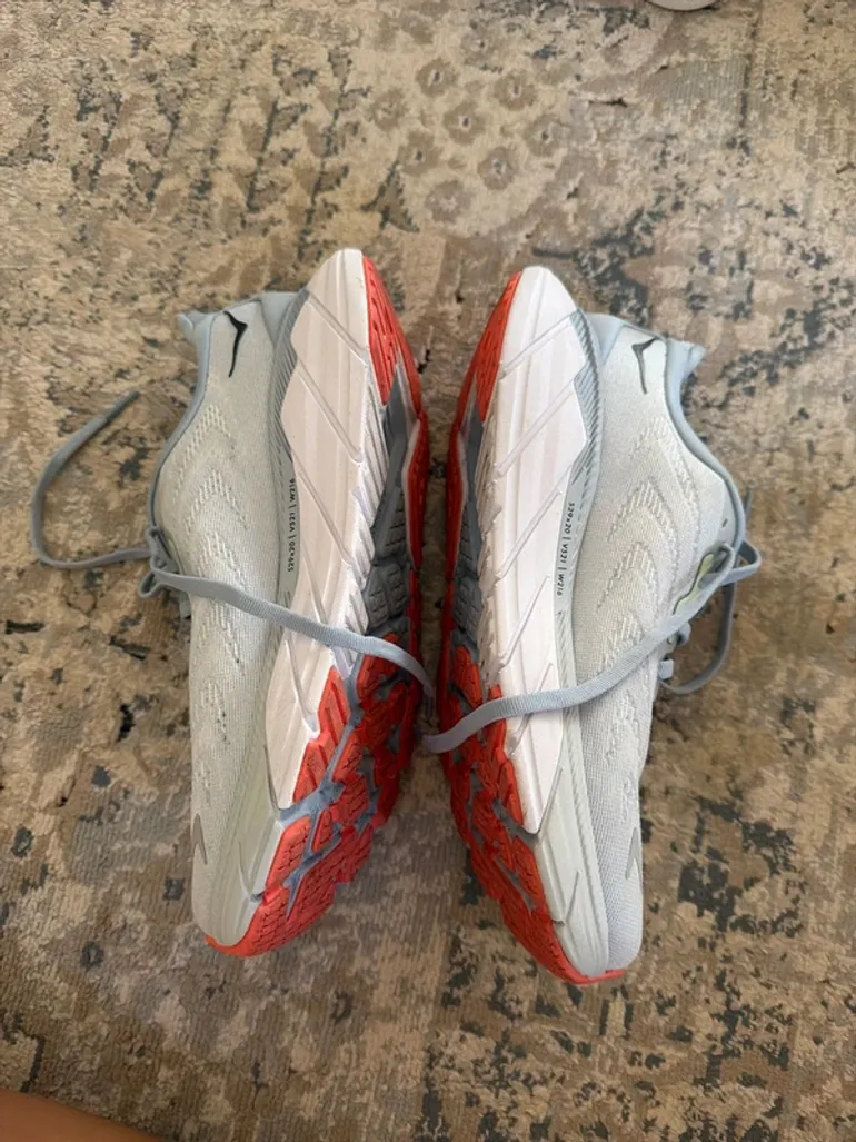 Used Hoka Arahi 6 bike — image 2 of 6