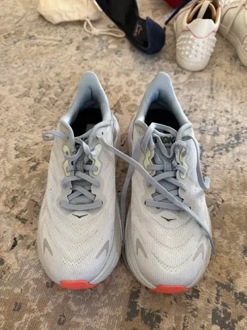 Used Hoka Arahi 6 Running Shoes