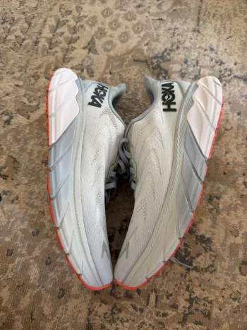Used Hoka Arahi 6 bike — image 4 of 6