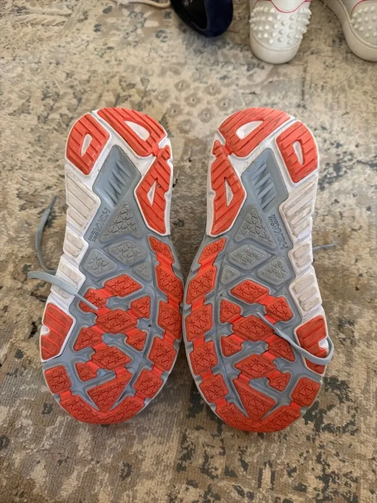 Used Hoka Arahi 6 bike — image 3 of 6