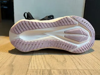 Asics Novablast 5 bike d'occasion — image 4 sur 5