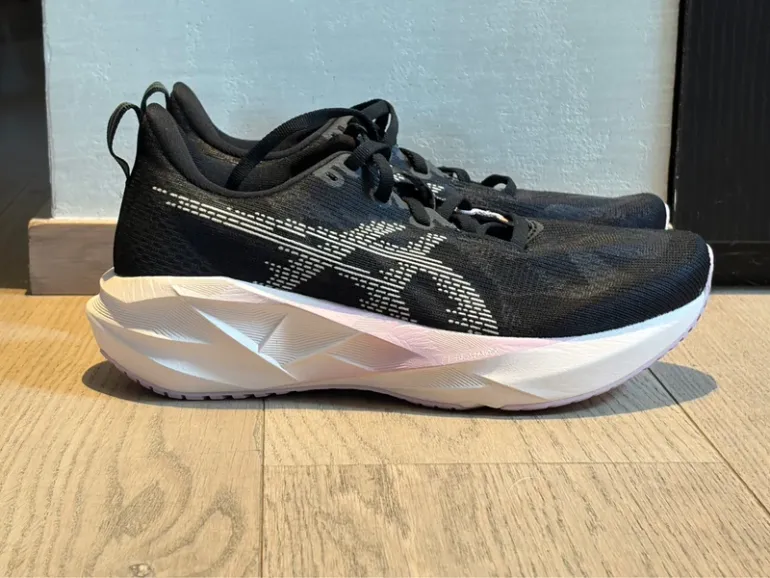 Asics Novablast 5 bike d'occasion — image 2 sur 5