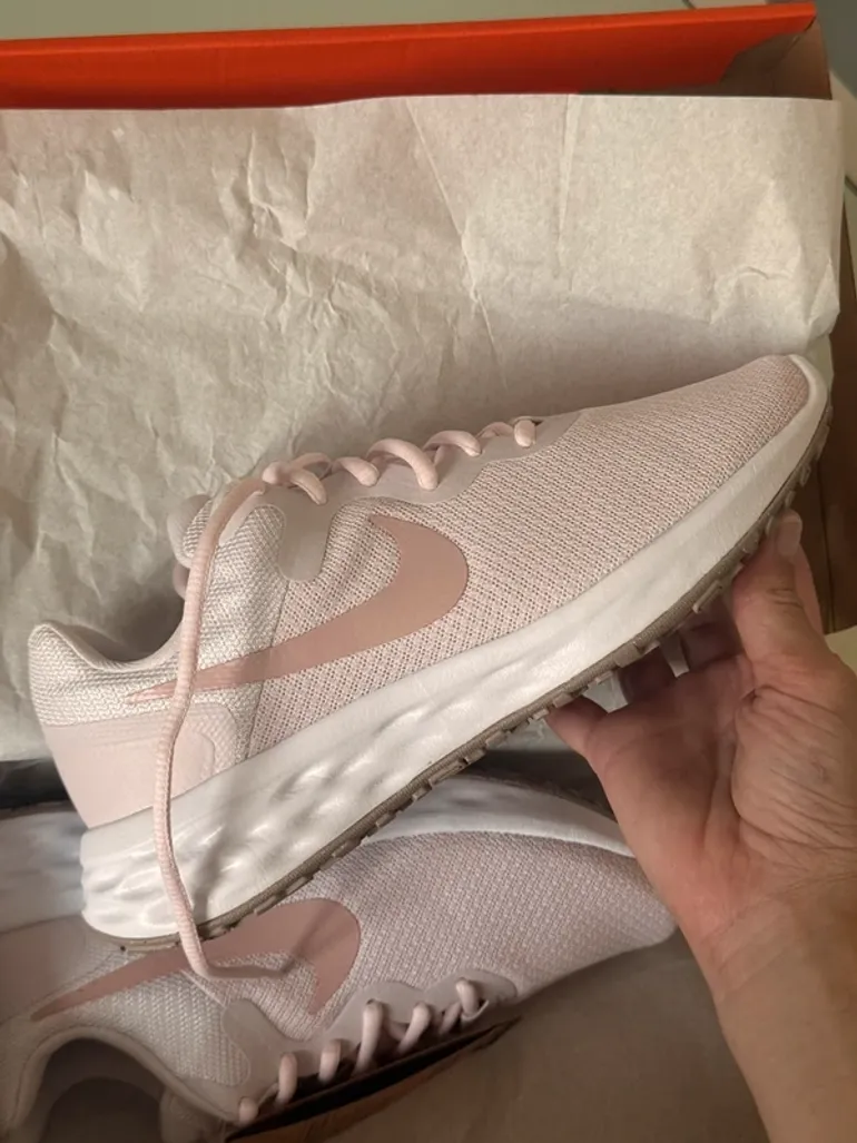 Tweedehands Nike Revolution 6 bike — afbeelding 3 van 5