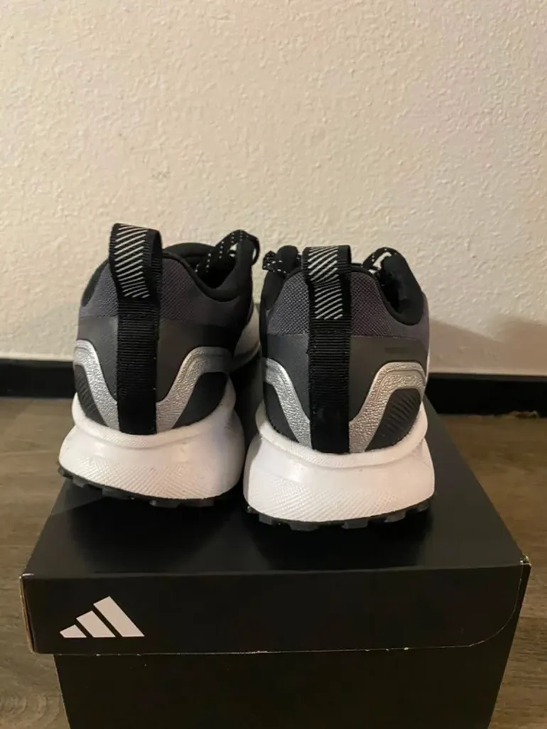 Tweedehands Adidas Runfalcon 5 TR bike — afbeelding 2 van 3
