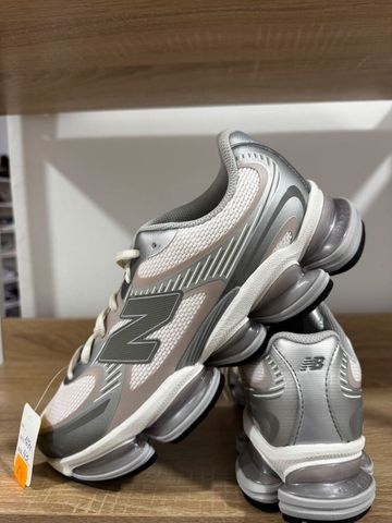 Used New Balance 2000 ABZORB Running Shoes