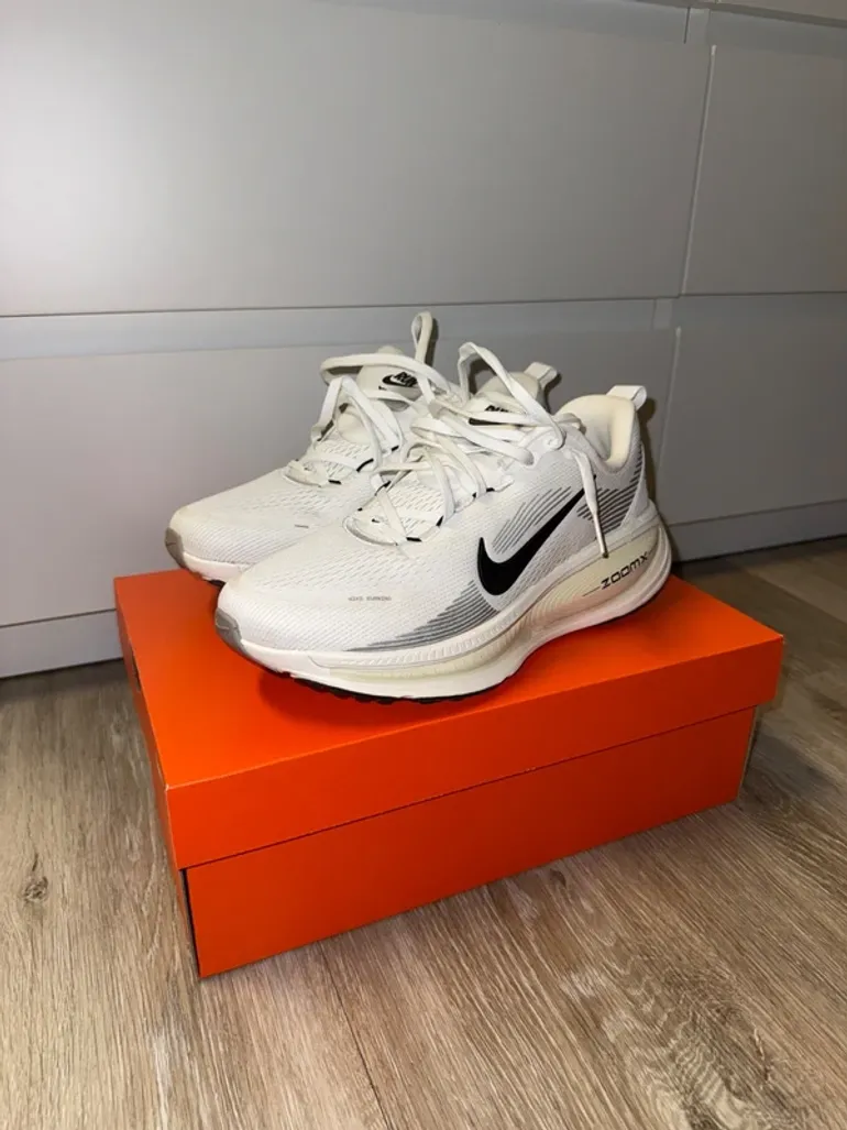 Tweedehands Nike Vomero 18 bike — afbeelding 2 van 6