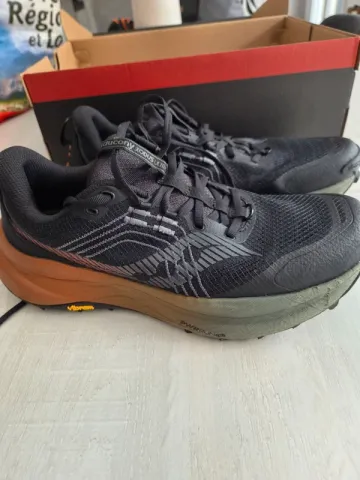 Used Saucony Xodus Ultra 4 bike — image 2 of 8