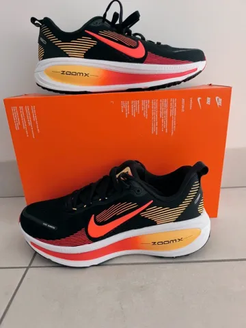 Used Nike Vomero 18 Running Shoes