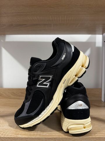 Used New Balance M2002R IB Running Shoes