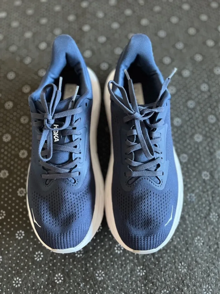 Used Hoka Arahi 7 bike — image 2 of 4