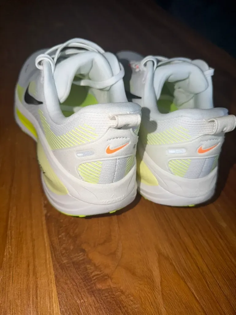 Tweedehands Nike Vomero 18 bike — afbeelding 6 van 9