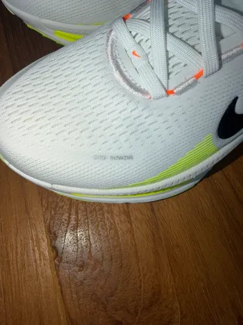 Tweedehands Nike Vomero 18 bike — afbeelding 4 van 9