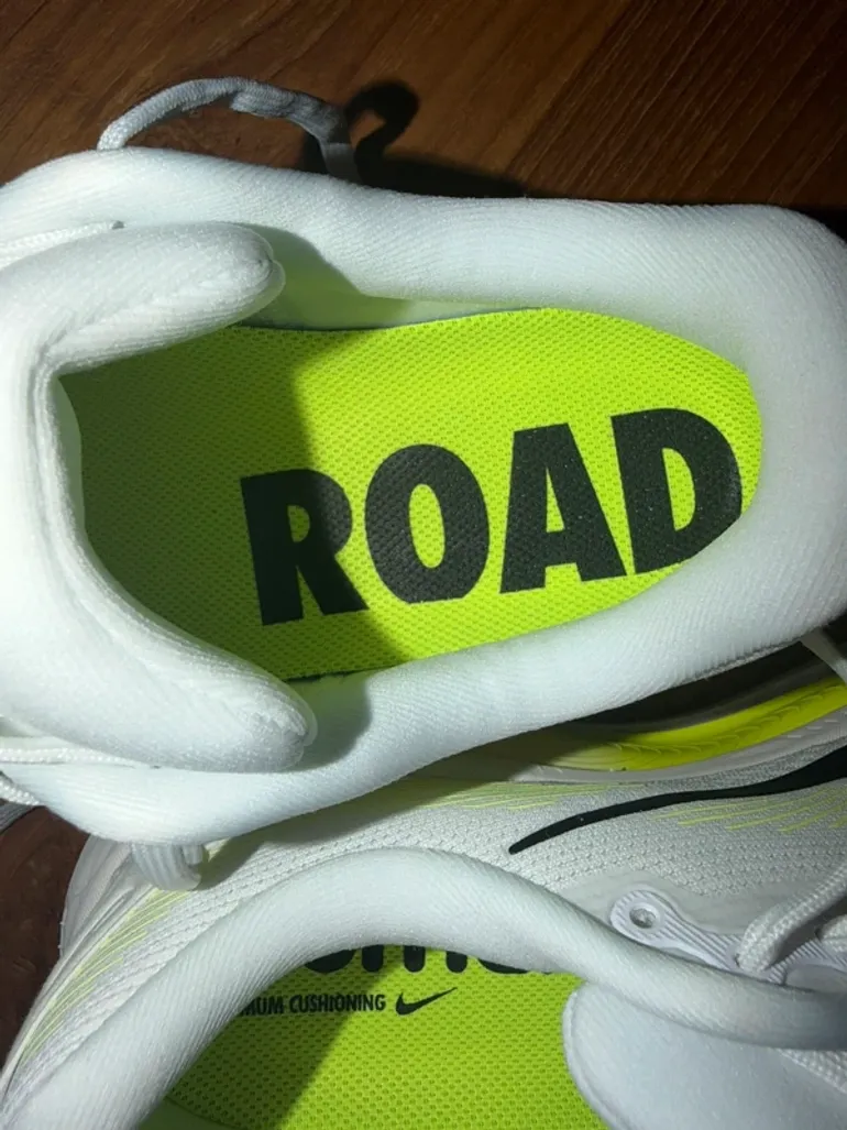 Tweedehands Nike Vomero 18 bike — afbeelding 8 van 9