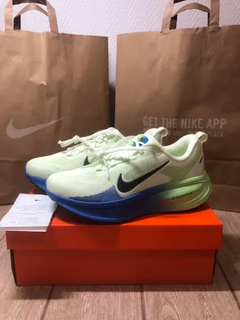 Tweedehands Nike Vomero 18 bike — afbeelding 1 van 6