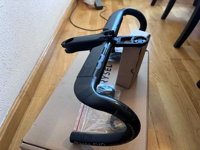 Used Deda Superzero RS DCR bike — image 2 of 4