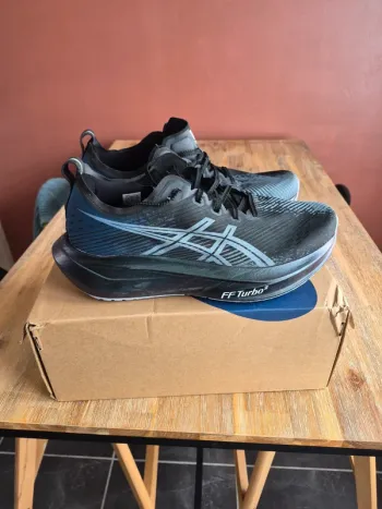 Gebrauchtes Asics Megablast bike — Bild 1 von 4