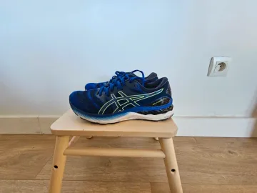 Used Asics Nimbus 23 Running Shoes