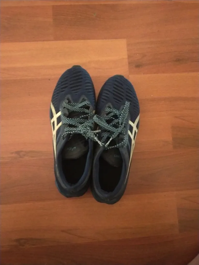 Asics Novablast bike d'occasion — image 3 sur 3