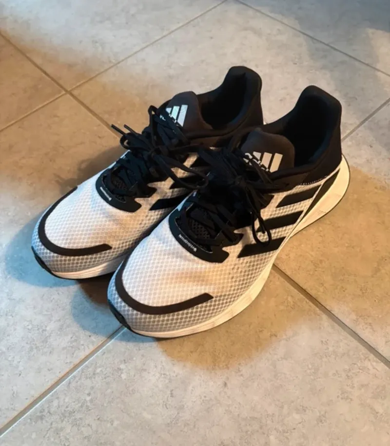 Gebrauchtes Adidas Laufschuhe Gr. 43 1/3 Running Shoes