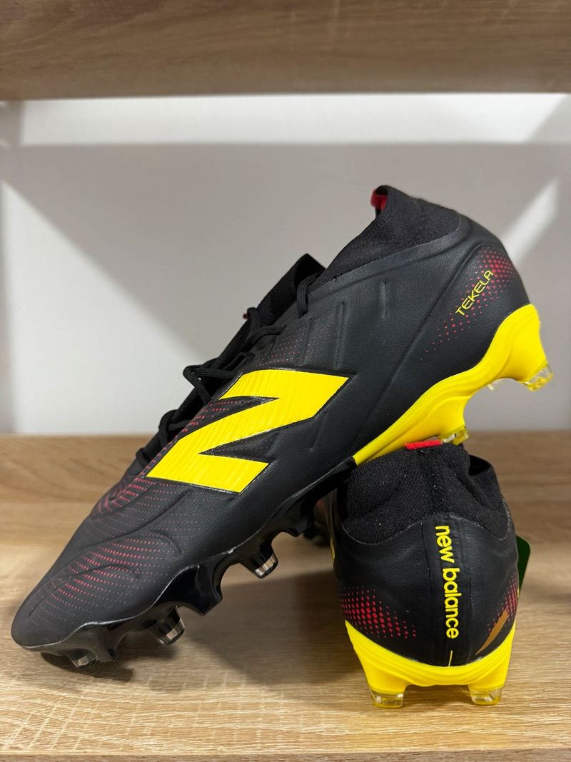 Käytetty New Balance Tekela V5 Low FG Football & Soccer