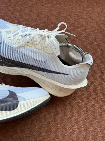 Used Nike ZoomX Vaporfly Next% 4 bike — image 3 of 9
