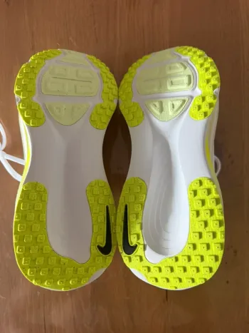Tweedehands Nike Vomero 18 bike — afbeelding 2 van 5