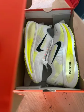 Tweedehands Nike Vomero 18 bike — afbeelding 5 van 5