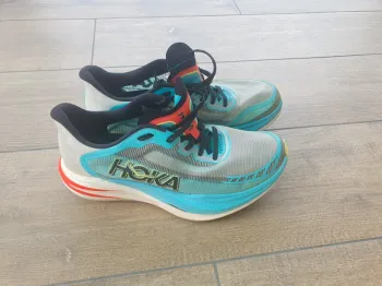 Used Hoka Running Shoes 42 2/3 bike — image 3 of 7