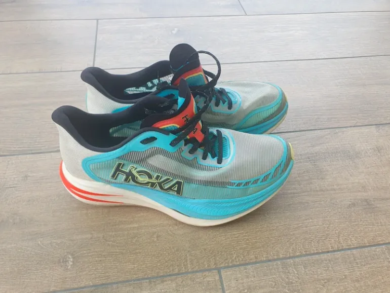 Used Hoka Running Shoes 42 2/3 bike — image 3 of 7