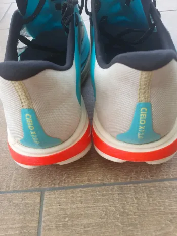 Used Hoka Running Shoes 42 2/3 bike — image 5 of 7
