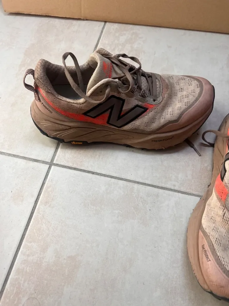 Used New Balance Hierro v9 bike — image 2 of 3
