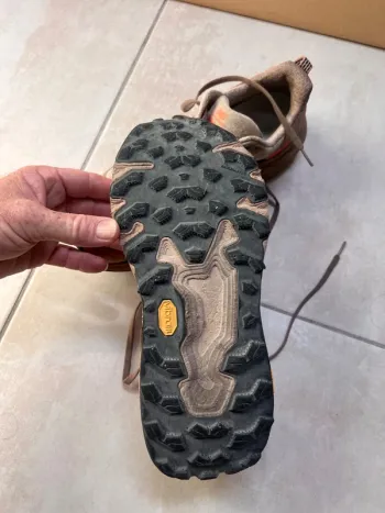 Used New Balance Hierro v9 bike — image 3 of 3