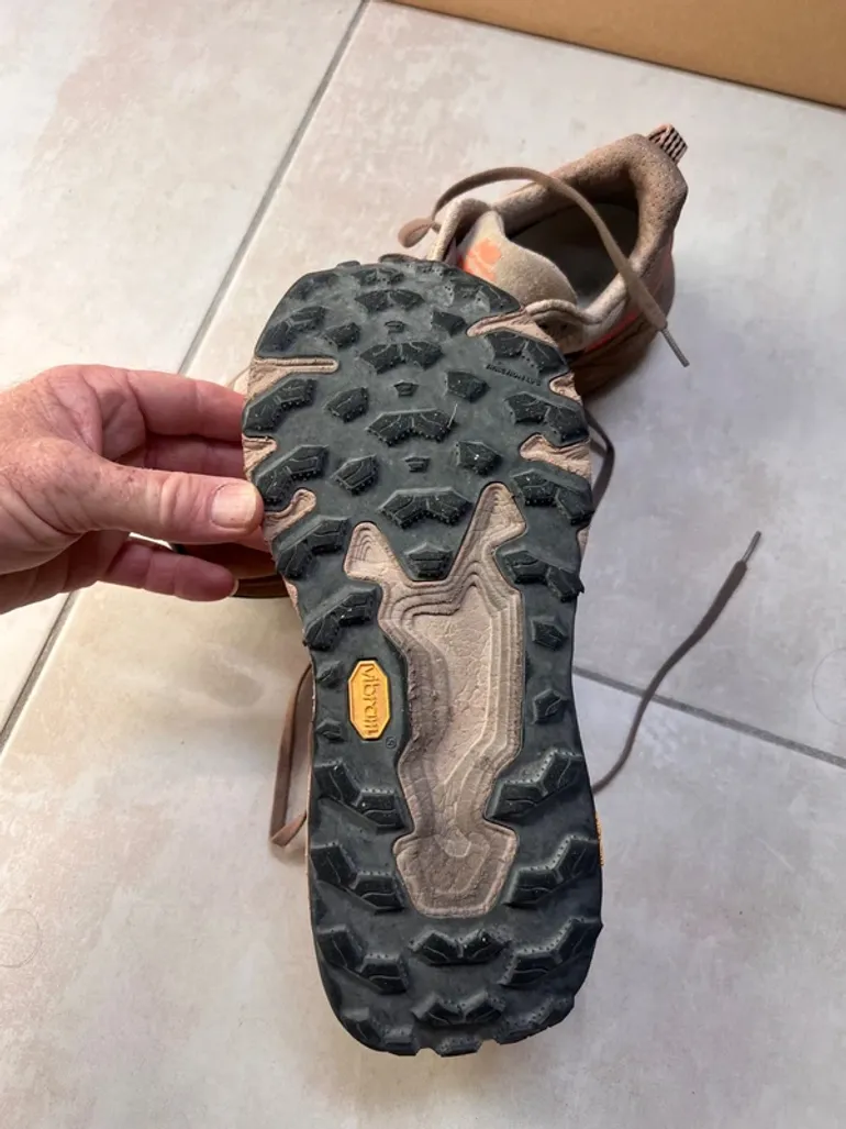 Used New Balance Hierro v9 bike — image 3 of 3