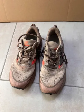 Used New Balance Hierro v9 bike — image 1 of 3