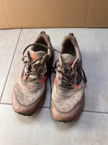 Used New Balance Hierro v9 Running Shoes