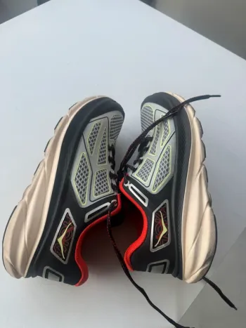 Used Hoka Clifton 9 bike — image 2 of 5