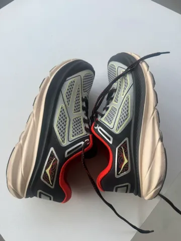 Used Hoka Clifton 9 Running Shoes