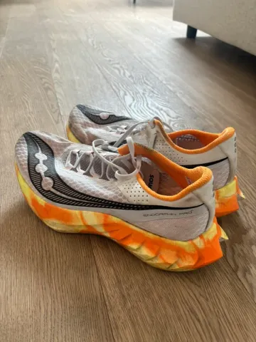 Käytetty Saucony Endorphin Pro 4 Running Shoes