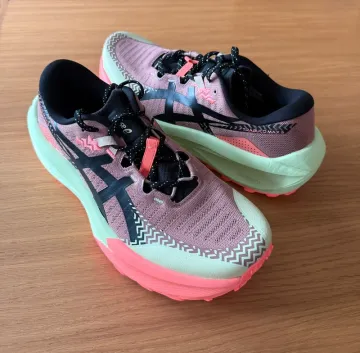 Used Asics Trabuco Max 5 Running Shoes