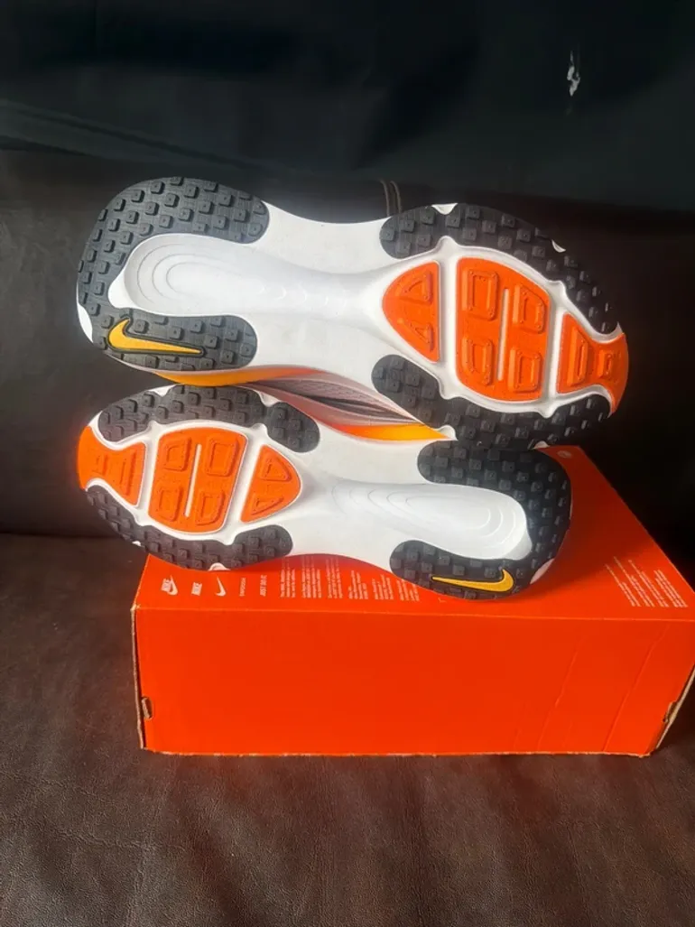 Tweedehands Nike Zoom Vomero 18 bike — afbeelding 5 van 7
