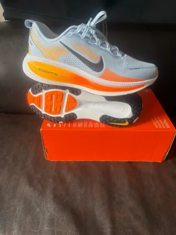 Tweedehands Nike Zoom Vomero 18 bike — afbeelding 2 van 7