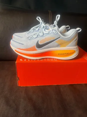 Tweedehands Nike Zoom Vomero 18 bike — afbeelding 1 van 7