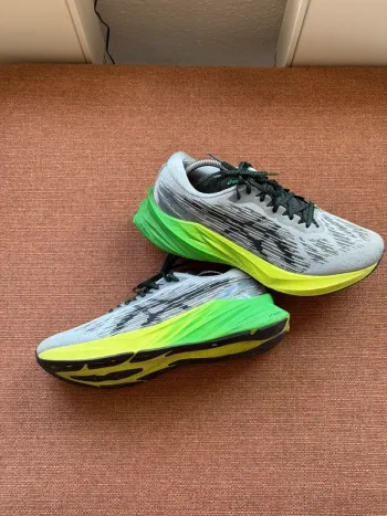 Asics Novablast 3 bike usato — immagine 1 di 8