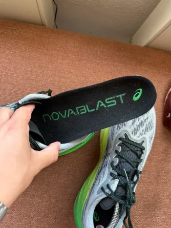 Asics Novablast 3 bike usato — immagine 7 di 8