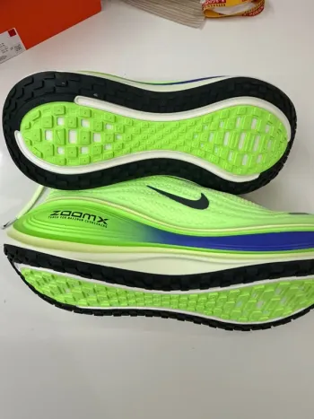Tweedehands Nike Vomero Plus bike — afbeelding 2 van 5